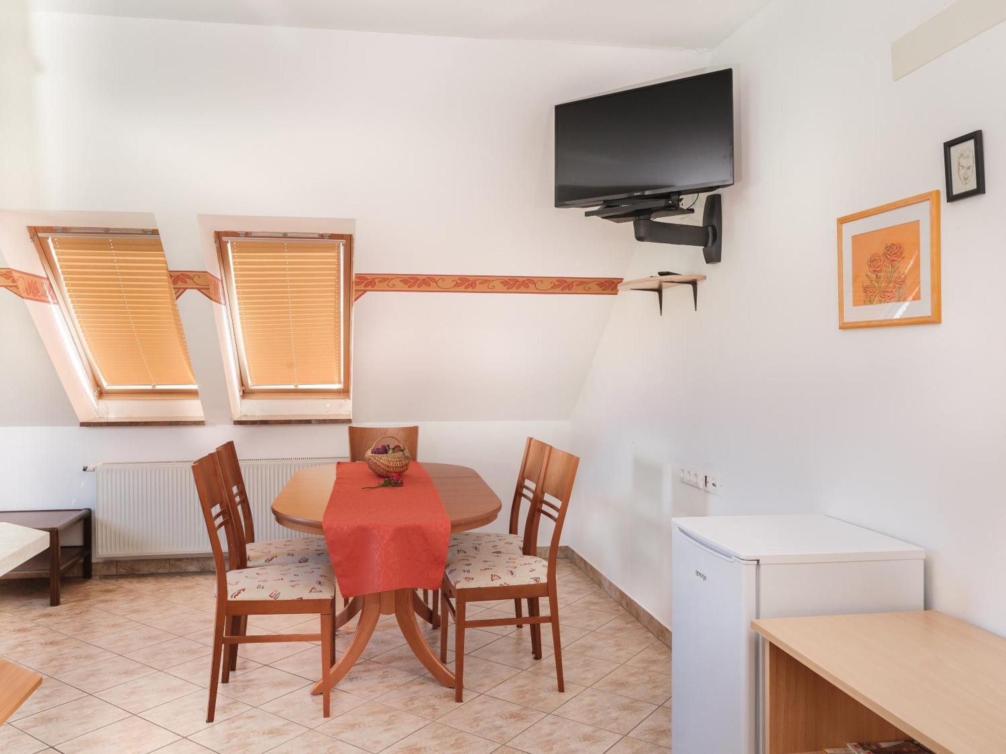 Apartments Suster Stari Trg ob Kolpi エクステリア 写真